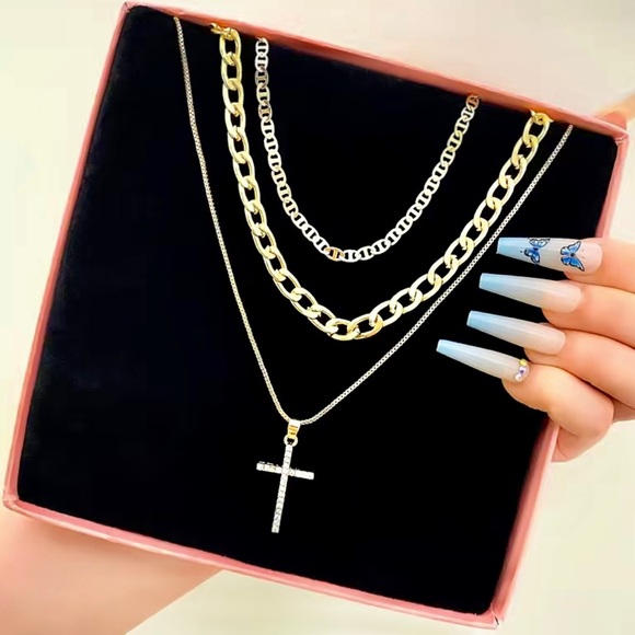 Gorgeous Cross shaped stackable chain necklace - Picture 3 of 3